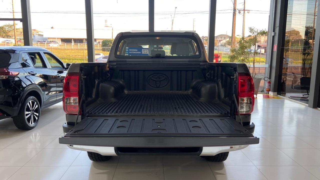 TOYOTA HILUX 2.8 SRX 4X4 DIESEL