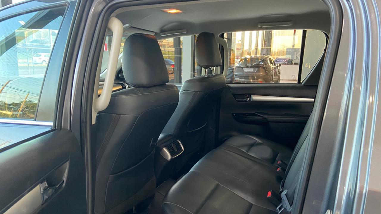 TOYOTA HILUX 2.8 SRX 4X4 DIESEL