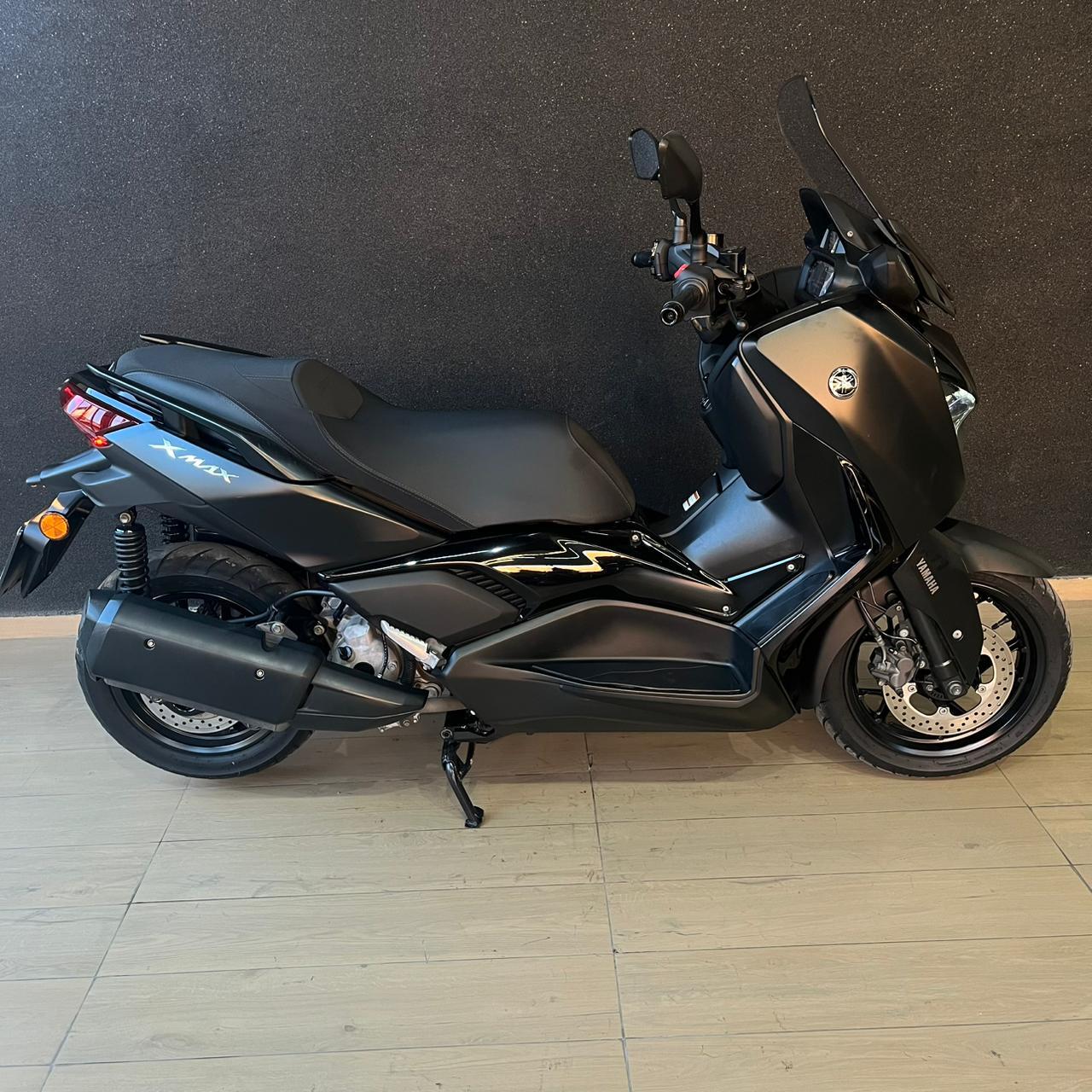 XMAX 250 CONNECTED - 1